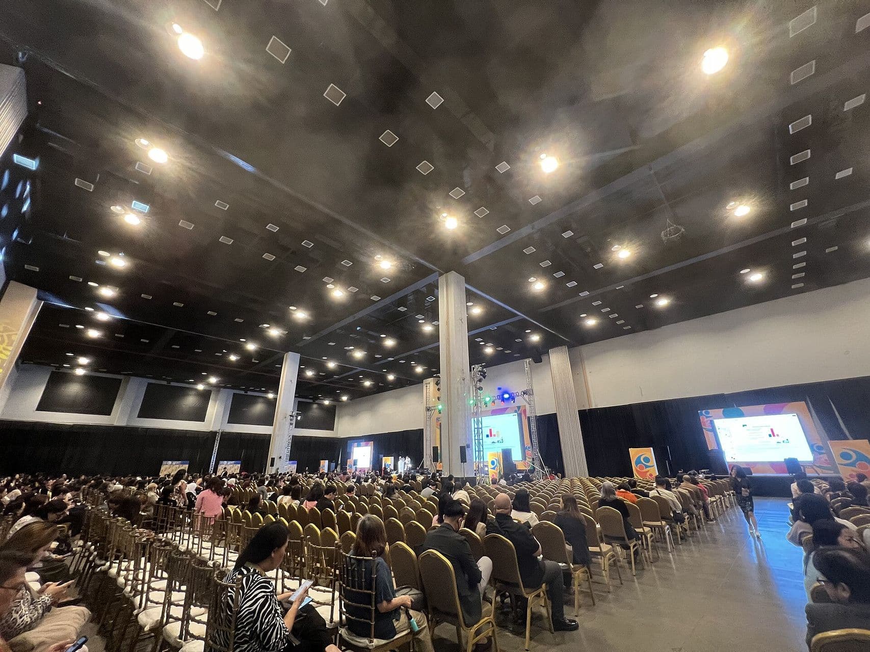 Plenary hall